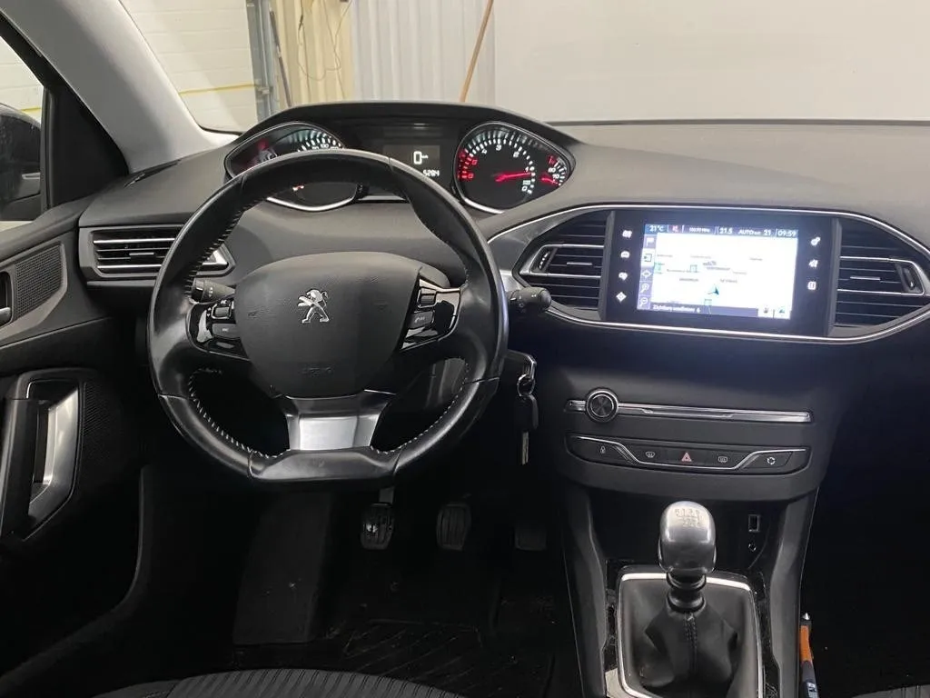 Peugeot 308 1.6 HDI Blue Lease Executive Navi Image 3